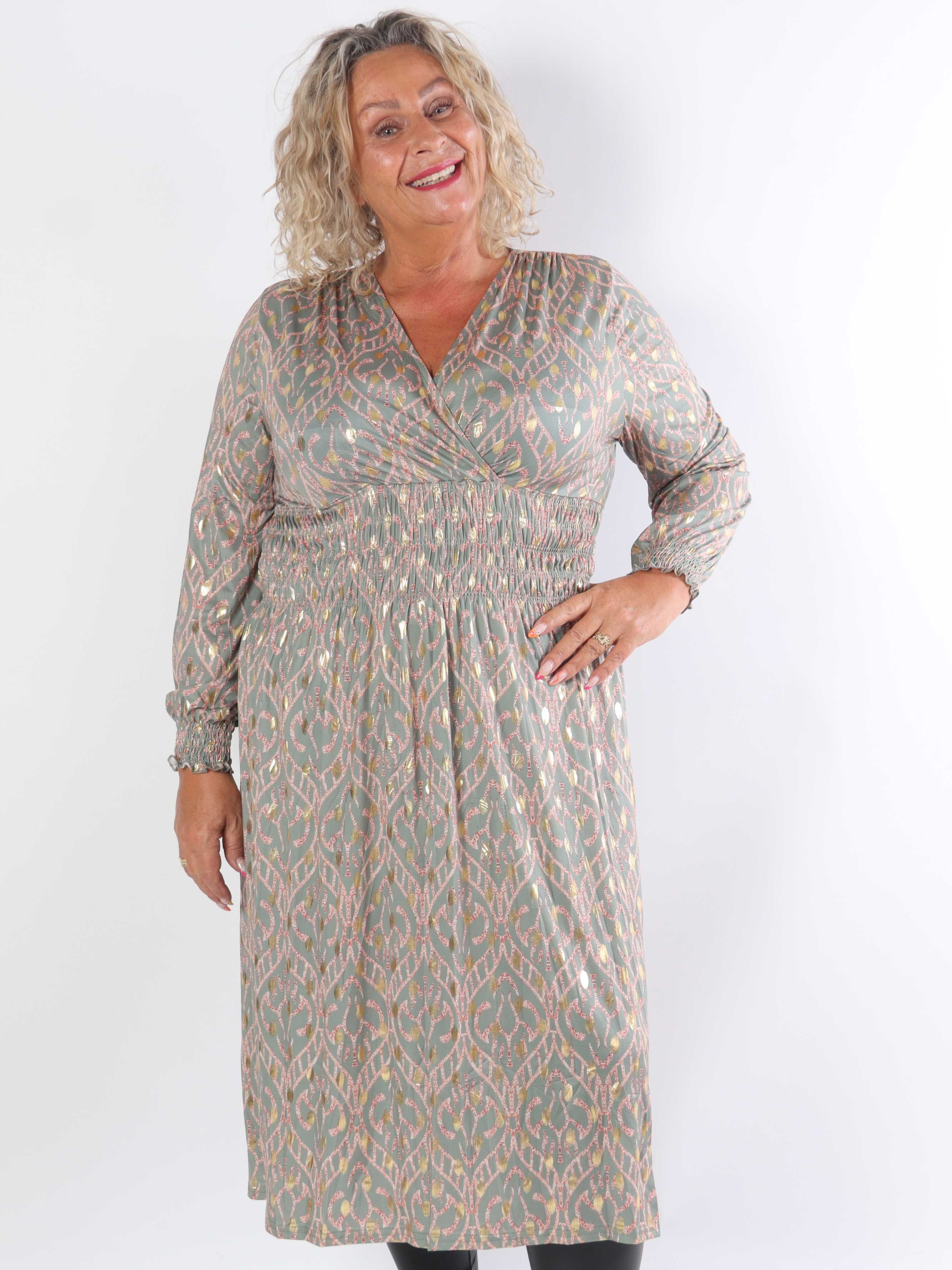 Pams Boho Midi L/S - Elastisk plus size-klänning i skrynkelfritt tyg